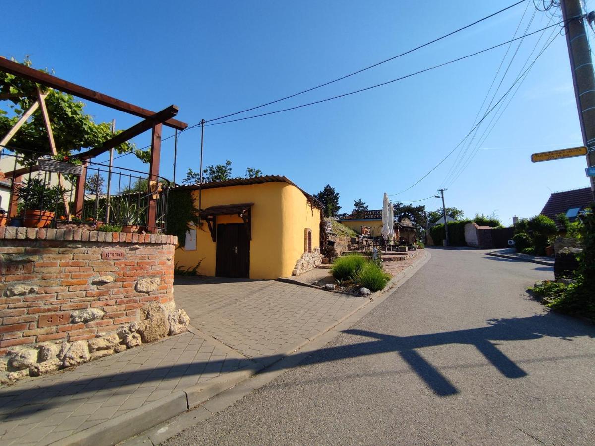 Ferienwohnung Ubytovani Ema Valtice Exterior foto