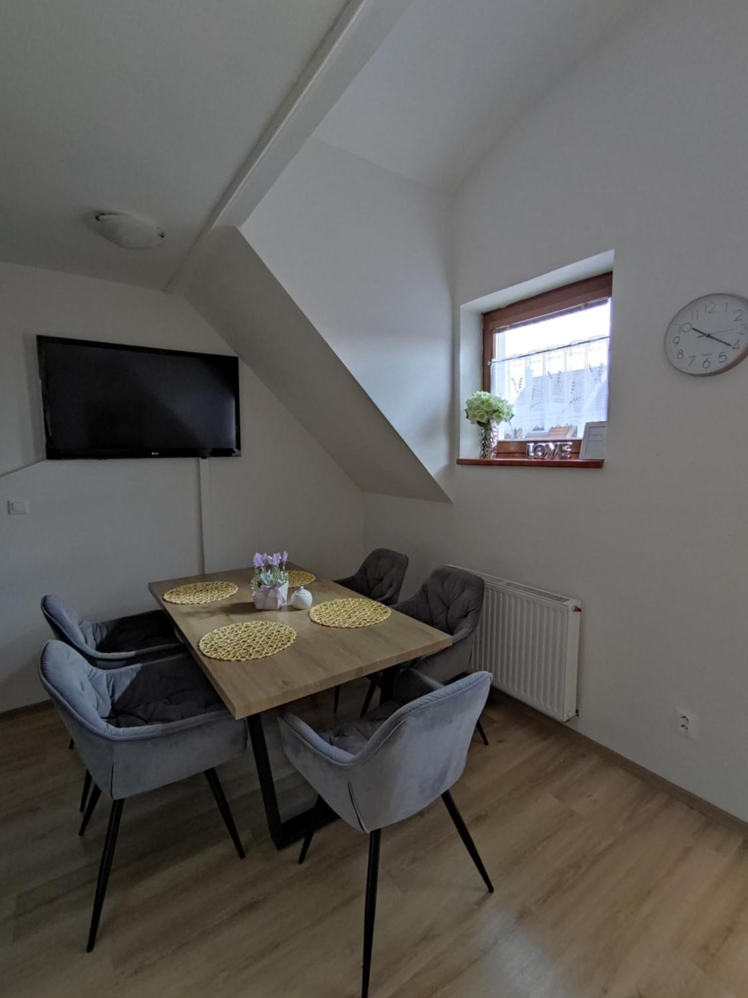 Ferienwohnung Ubytovani Ema Valtice Exterior foto