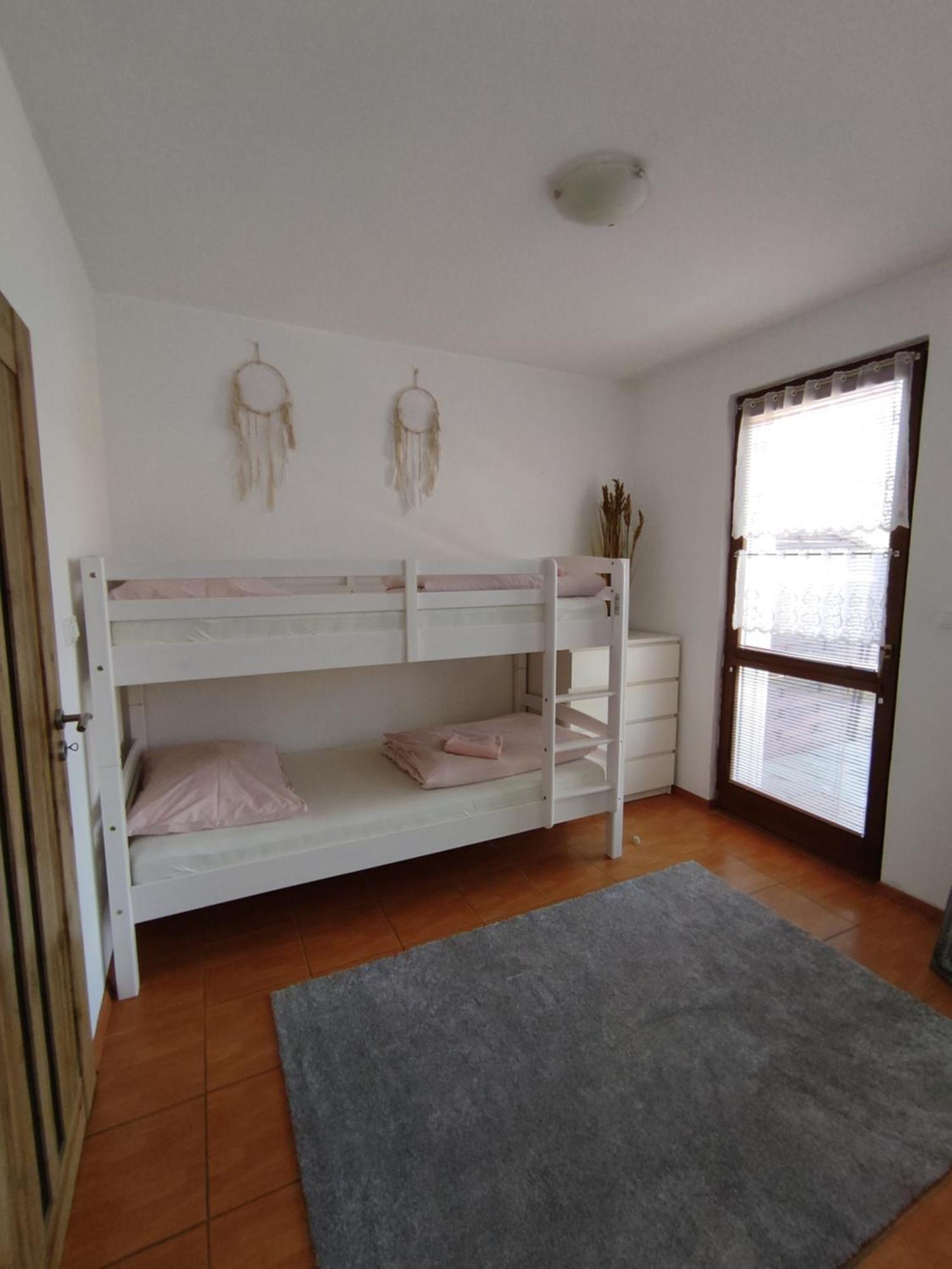 Ferienwohnung Ubytovani Ema Valtice Exterior foto