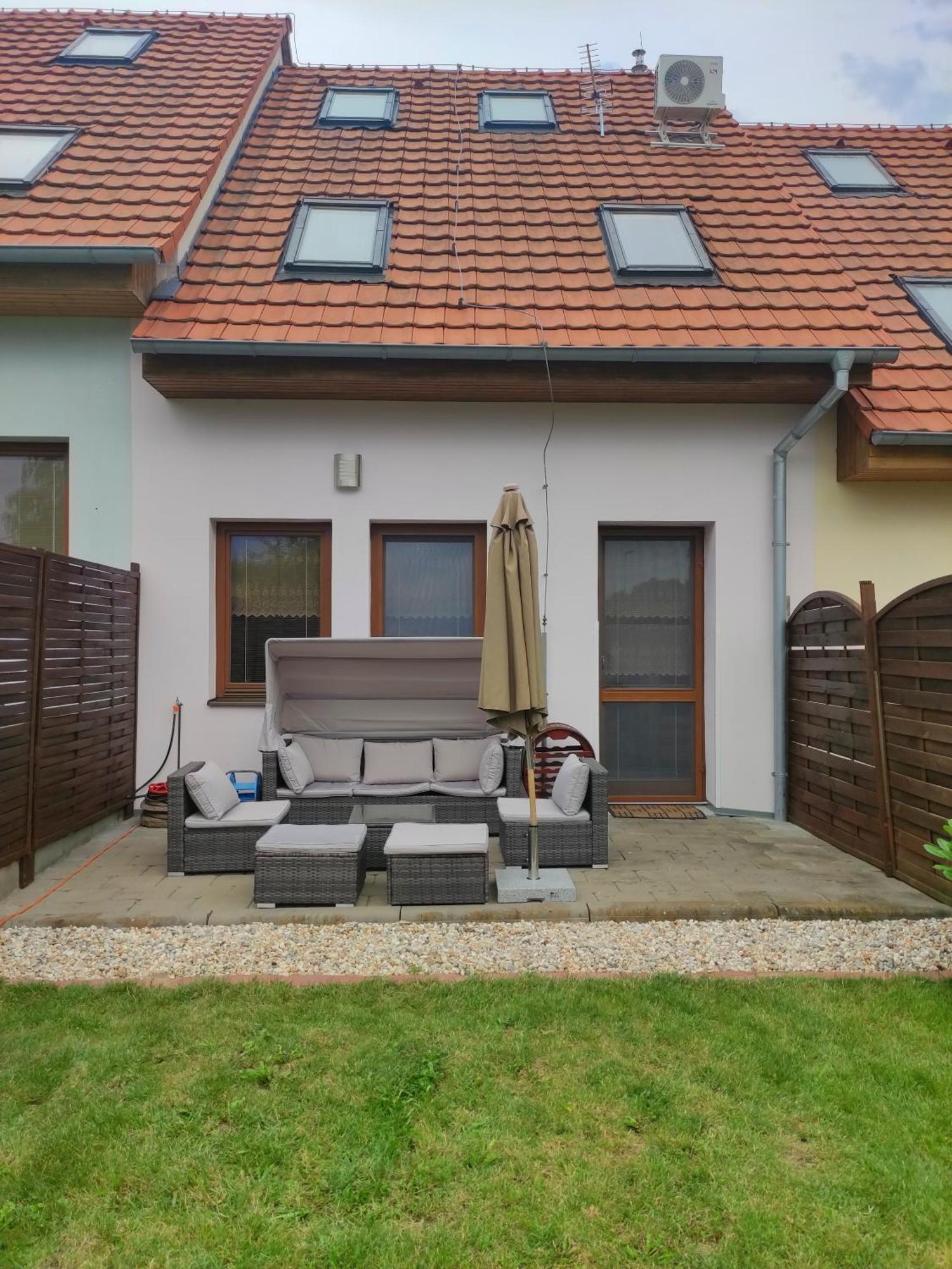 Ferienwohnung Ubytovani Ema Valtice Exterior foto